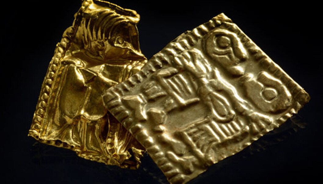 The gold foil figures from Åker in Hamar. The one with a lighter colour contains more silver than the other. (Photo: Vegard Vike og Jessica McGraw, KHM/UiO) The gold foil figures from Åker in Hamar. The one with a lighter colour contains more silver than the other. (Photo: Vegard Vike og Jessica McGraw, KHM/UiO)
