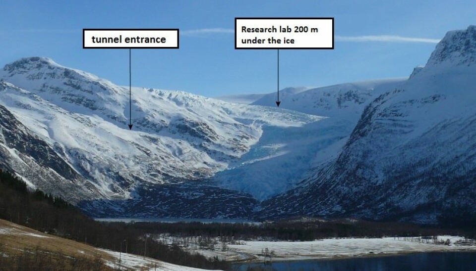 The arrows show the location of the Svartisen subglacial laboratory. (Photo: Hallgeir Elvehøy / NVE)