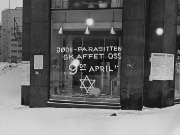 Anti-Semitic grafitti on store windows in Oslo during the Nazi occupation in 1941. The texts read: “Jews – the parasite that brought us April 9th” [the date of the German invasion in 1940] and “Palestine is calling all Jews. We won’t stand for them any longer in Norway!” (Photo: Anders Beer Wilse (1865–1949)/Wikimedia Commons)