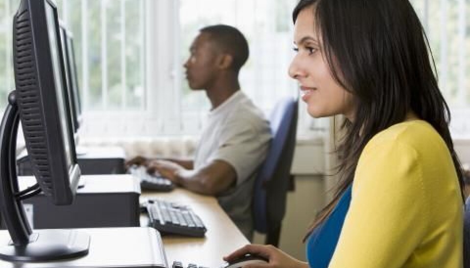Even though fewer women choose to study ICT, the life of a modern young women in Norway would not be possible without computers (Illustration photo: Colourbox)
