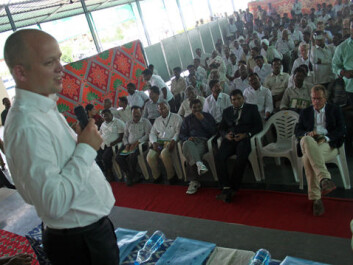 A large audience of local farmers in Andra Pradesh turned up last week to hear the Norwegian Minister of Agriculture Trygve Vedum talk about measures for creating a more versatile agriculture. (Photo: Asle Rønning) A large audience of local farmers in Andra Pradesh turned up last week to hear the Norwegian Minister of Agriculture Trygve Vedum talk about measures for creating a more versatile agriculture. (Photo: Asle Rønning)