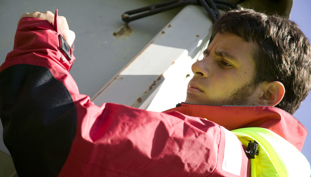 Rescue crews cannot do their jobs while fumbling with a tiny mobile phone when they need to read and send messages. (Photo: Gry Karin Stimo) Rescue crews cannot do their jobs while fumbling with a tiny mobile phone when they need to read and send messages. (Photo: Gry Karin Stimo)