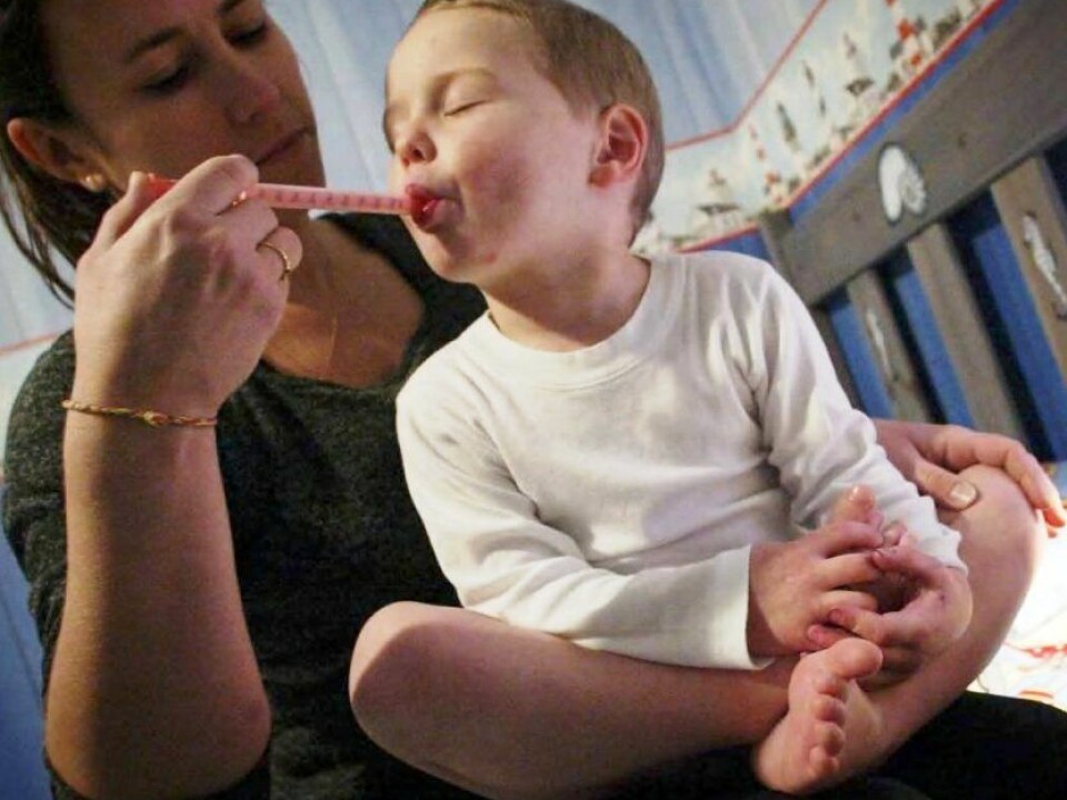 A child gets a spoonful of antibiotics. (Photo: Colourbox)