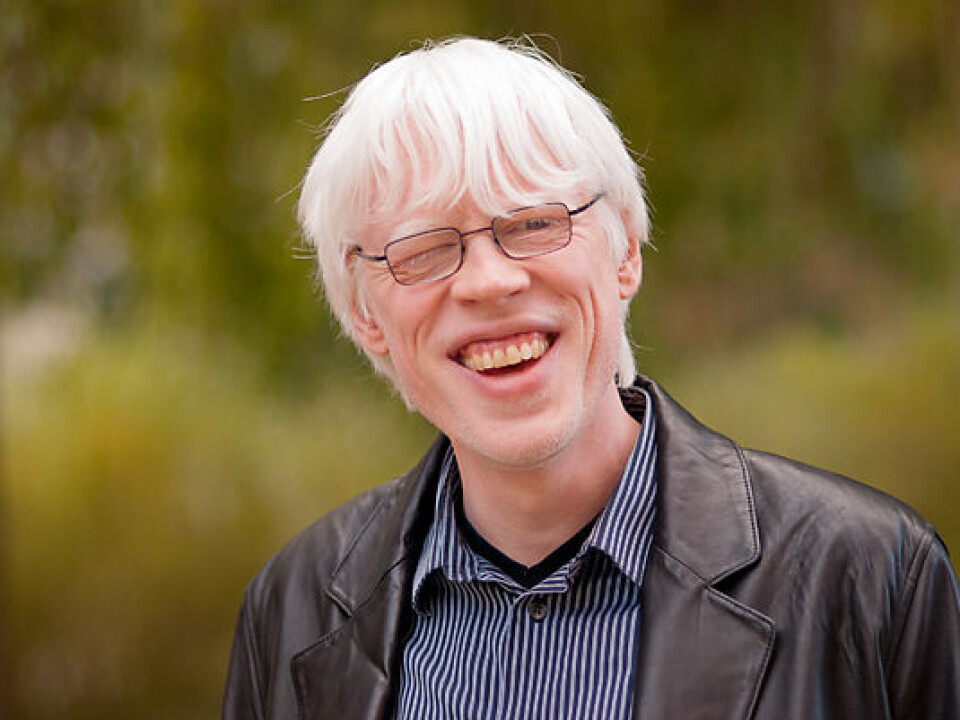 Frode Eika Sandnes, professor at HiOA, has developed a method that will make life a lot easier for those of us who struggle with full and chaotic digital photo collections on our computers. (Photo: Sonja Balci)