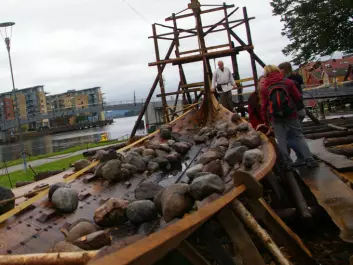 Archaeologists, boat builders and volunteers are reconstructing a true copy of the Oseberg ship, a more than 1,200 year old Viking ship discovered in a large burial mound in Vestfold county, Norway.(Photo: Bjørnar Kjensli)