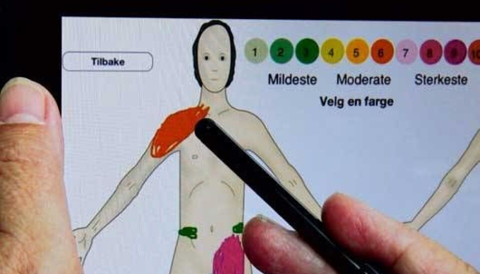 It's not always easy to describe pain, neither extent or location. The tablet makes registration easier and more precise. (Photo: Mentz Indergaard / NTNU)