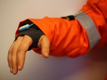 The jacket has sensors that monitor both temperature and activity of the workers. (Photo: SINTEF) The jacket has sensors that monitor both temperature and activity of the workers. (Photo: SINTEF)