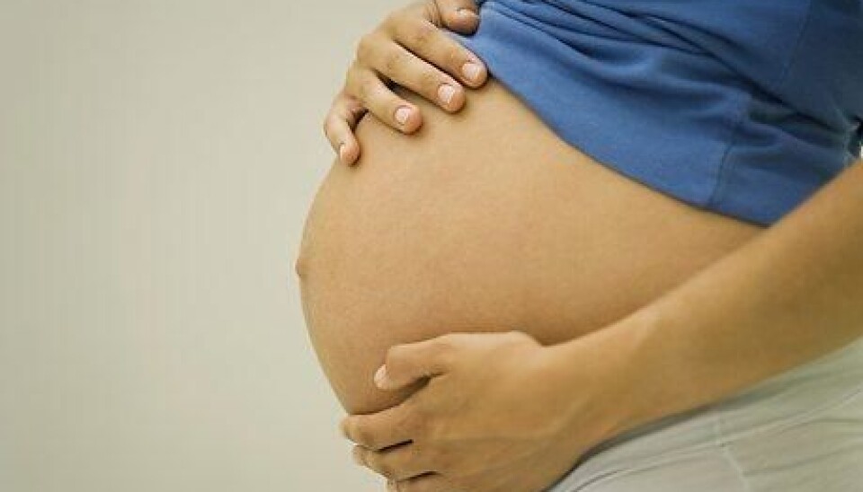Pregnant women who take folic acid early in their pregnancy can lower the risk of giving birth to a child with autism. (Photo: Colourbox)