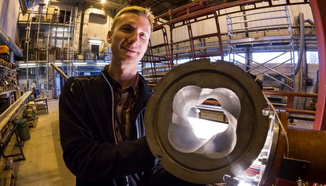 Project manager Jan David Ytrehus shows the tooth marks made by the new drilling tool as cast in a cement model of a well. (Photo: SINTEF/Thor Nielsen) Project manager Jan David Ytrehus shows the tooth marks made by the new drilling tool as cast in a cement model of a well. (Photo: SINTEF/Thor Nielsen)