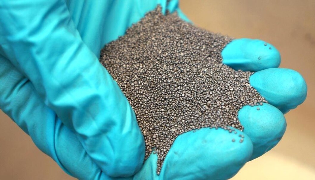 Granules of super pure silicon, the size of tiny hailstones. The process that made them is analogous to the way hail accretes in a thundercloud (Photo: Arnfinn Christensen, forskning.no.) Granules of super pure silicon, the size of tiny hailstones. The process that made them is analogous to the way hail accretes in a thundercloud (Photo: Arnfinn Christensen, forskning.no.)