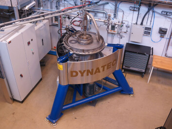 This reactor at the Institute for Energy Technology can produce super pure silicon. Silane gas is piped into the centre and subjected to centrifugal force, slinging it out toward the heated walls of the centrifuge. This causes the gas molecules to break down into hydrogen and silicon. The heavier silicon is deposited on its walls. (Photo: Arnfinn Christensen, forskning.no.) This reactor at the Institute for Energy Technology can produce super pure silicon. Silane gas is piped into the centre and subjected to centrifugal force, slinging it out toward the heated walls of the centrifuge. This causes the gas molecules to break down into hydrogen and silicon. The heavier silicon is deposited on its walls. (Photo: Arnfinn Christensen, forskning.no.)