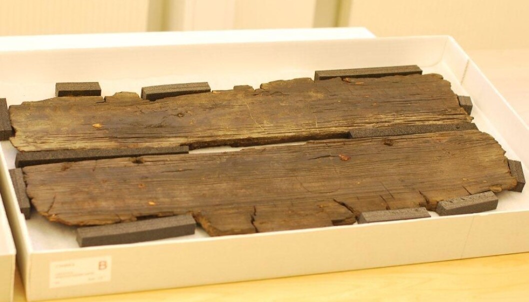 The floorboard from the Gokstad ship. (Photo: Hanne Jakobsen) The floorboard from the Gokstad ship. (Photo: Hanne Jakobsen)