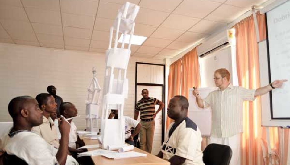 Creative Ghanaian master’s students are learning project management from SINTEF’s Jan Alexander Langlo. The course is part of a foreign aid project which aims to get local businesses qualified as suppliers to the country’s oil sector. (Photo: Svein Tønseth)