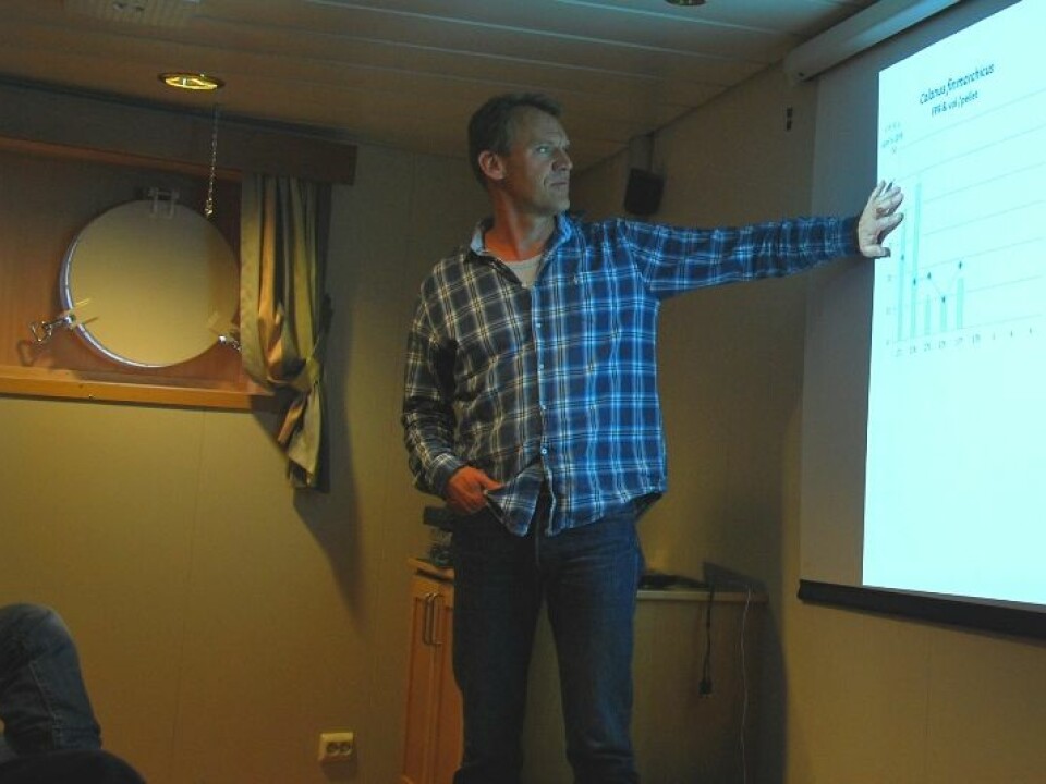 Torkel Gissel Nielsen presents the preliminary results for other members of the EURO-Basin voyage. (Photo: Hanne Østli Jakobsen)