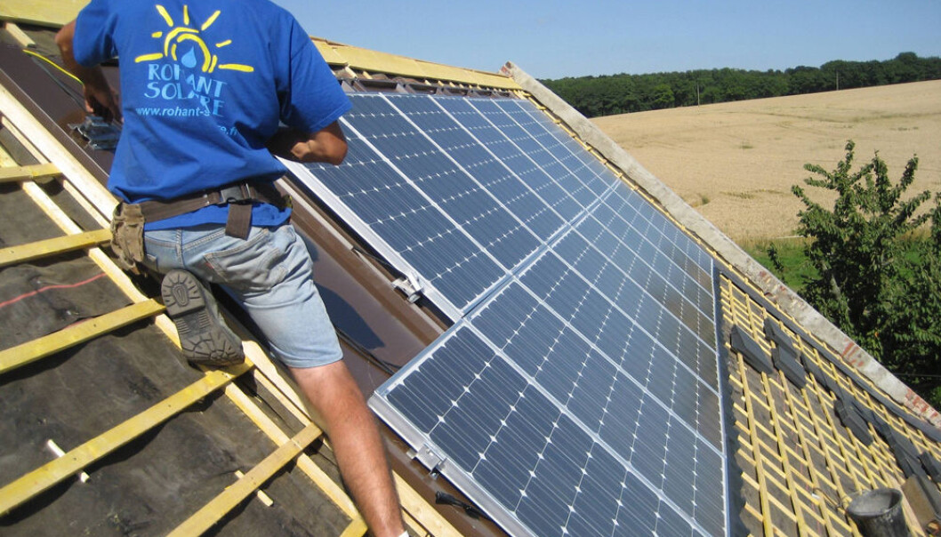 Will the Norwegian roof of the future be made up of solar panels rather than tiles? Tomorrow's buildings can be energy self-sufficient without producing climate-changing pollutants. (Photo: Colourbox) Will the Norwegian roof of the future be made up of solar panels rather than tiles? Tomorrow's buildings can be energy self-sufficient without producing climate-changing pollutants. (Photo: Colourbox)