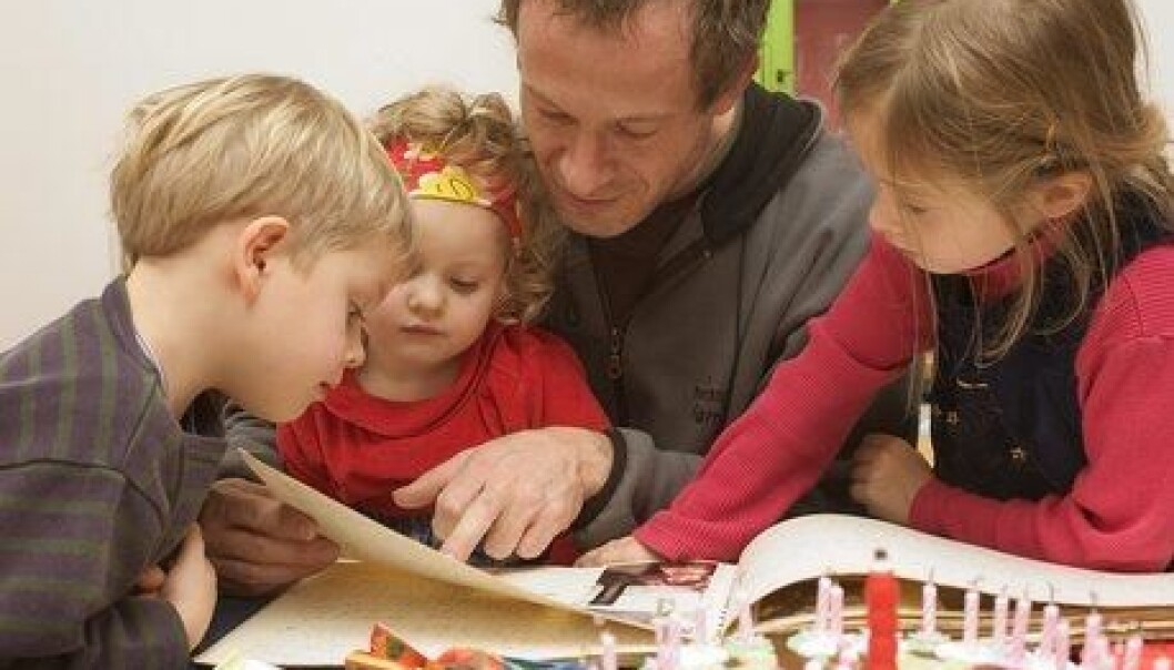 Few men work in Norwegian day-care centres. (Photo: Colourbox) Few men work in Norwegian day-care centres. (Photo: Colourbox)