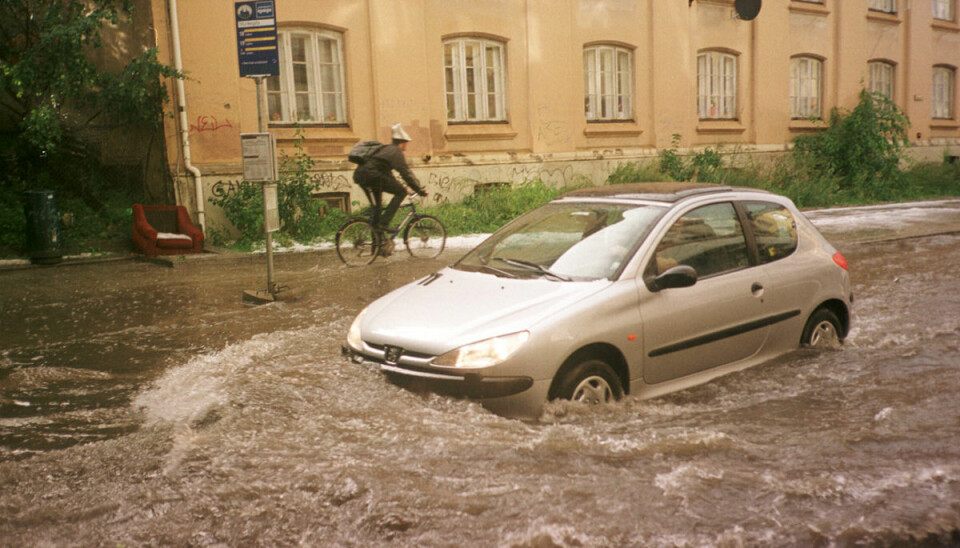 Flooding after a cloudburst of rain and hail in Oslo's Old City, 10 August 2001. (Photo: Katrine Nordli, Aftenposten)