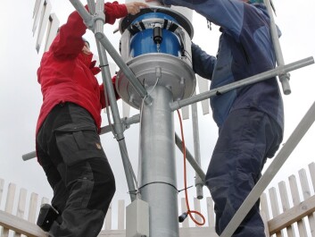 Scientists conduct maintenance work inside one of two wind fences surrounding a precipitation gauge at Haukeliseter. (Photo: Ole Jørgen Østby, Norwegian Meteorological Institute) Scientists conduct maintenance work inside one of two wind fences surrounding a precipitation gauge at Haukeliseter. (Photo: Ole Jørgen Østby, Norwegian Meteorological Institute)