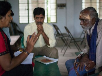 Dr V. Geethalakshmi from Tamil Nadu Agricultural University (TNAU) to the left, interviewing and discussing with a local farmer. Nagothu Udaya Sekhar from Bioforsk in the background. (Photo: Ragnar Våga Pedersen) Dr V. Geethalakshmi from Tamil Nadu Agricultural University (TNAU) to the left, interviewing and discussing with a local farmer. Nagothu Udaya Sekhar from Bioforsk in the background. (Photo: Ragnar Våga Pedersen)