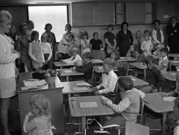 Enthusiastic pupils and proud parents and siblings on the first day of school for first graders at Ammerud School in Oslo, August 1971. These pupils were among the first to be facing nine years of compulsory education, following a reform which was implemented nationwide in Norway in 1960. (Photo: NTB Scanpix)