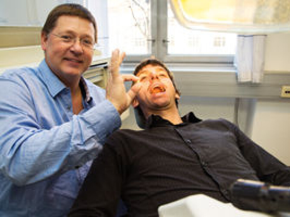 Ståle Petter Lyngstadaas and Håvard Jostein Haugen are two of the researchers behind this invention. (Photo:Yngve Vogt)