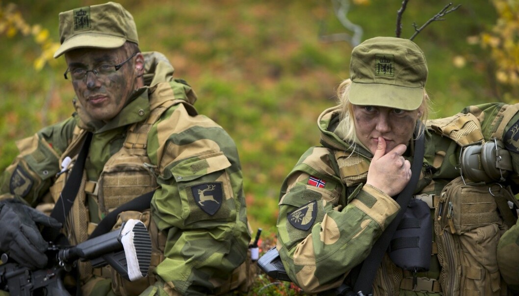 New research shows that gender became less important when the girls and boys shared unisex rooms in the army. This photo shows recruits out on exercise in Troms, Norway. (Photo: Torgeir Haugaard, Norwegian Armed Forces) New research shows that gender became less important when the girls and boys shared unisex rooms in the army. This photo shows recruits out on exercise in Troms, Norway. (Photo: Torgeir Haugaard, Norwegian Armed Forces)
