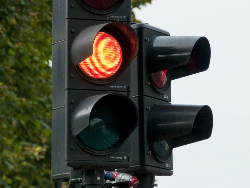 High-risk takers drive through yellow lights more often than risk-aversive do. (Foto: Colourbox)