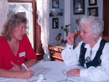 Janne Bondi Johannessen conversing with Emma, from Harmony, Minnesota. Emma is a third generation Norwegian American and spent her entire life on the family farm. (Photo rights: Janne Bondi Johannessen) Janne Bondi Johannessen conversing with Emma, from Harmony, Minnesota. Emma is a third generation Norwegian American and spent her entire life on the family farm. (Photo rights: Janne Bondi Johannessen)