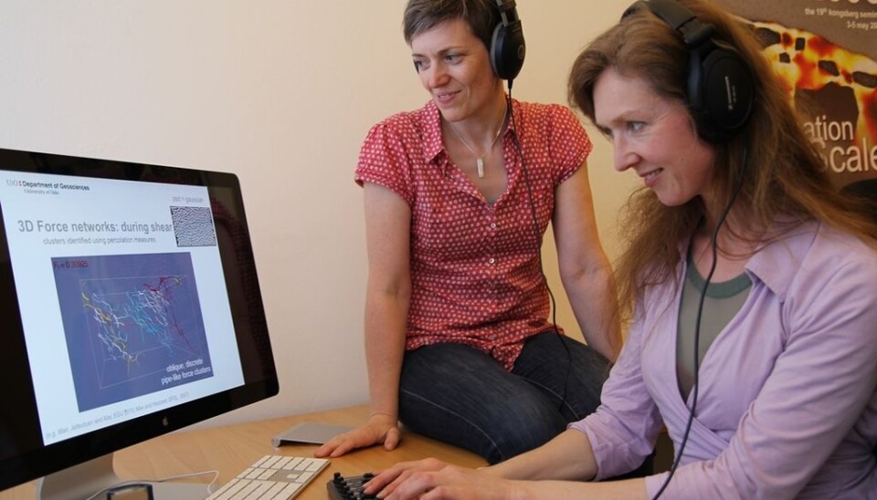 Karen Mair (left) and Natasha Barrett listen to the sounds as they study a computer model that explains a little about what happens inside a stone crusher. By using a keyboard or another controller you can regulate the strength of the various sounds and thereby create your artistic expression .(Photo: Gunhild M. Haugnes)