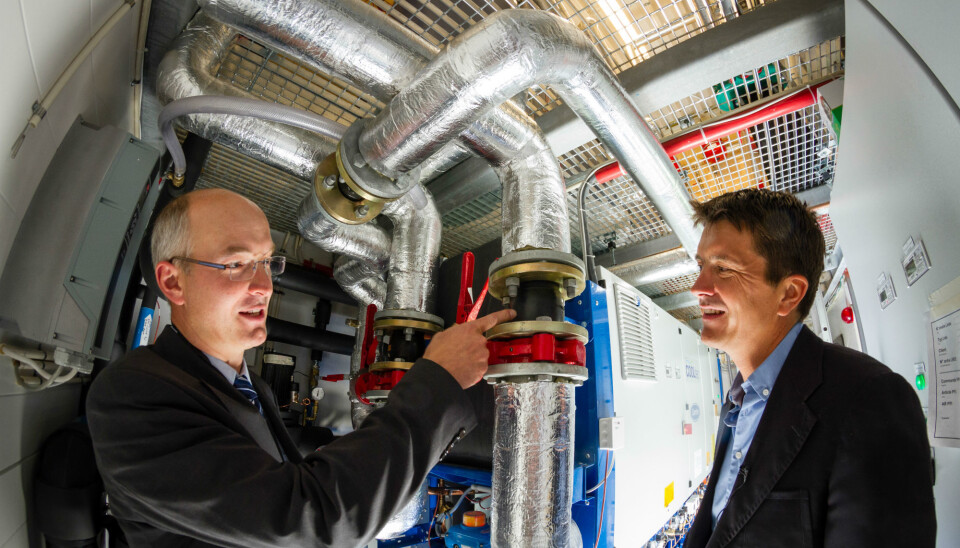 Rema 1000 managing director Ole Robert Reitan visits the refrigeration machine-room in the newly built supermarket with SINTEF’s Armin Hafner. (Photo: Thor Nielsen/SINTEF)