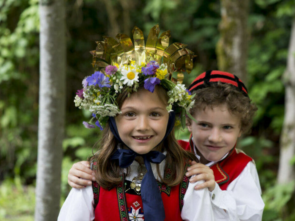 Flower garlands are part of the traditional celebration in both Norway and Sweden. (Photo: Norwegian Museum of Cultural History)