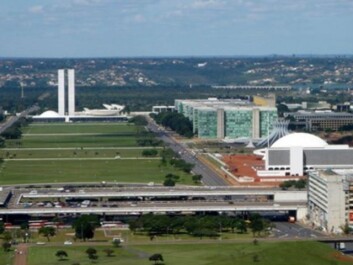 You have to see Brasilia from the air to sense the vision sought by Architect Oscar Niemeyer. Pedestrians on the street level struggle along endless avenues consisting of motorways of up to 12 lanes. (Photo: Heitor Carvalho Jorge, Creative Commons) You have to see Brasilia from the air to sense the vision sought by Architect Oscar Niemeyer. Pedestrians on the street level struggle along endless avenues consisting of motorways of up to 12 lanes. (Photo: Heitor Carvalho Jorge, Creative Commons)