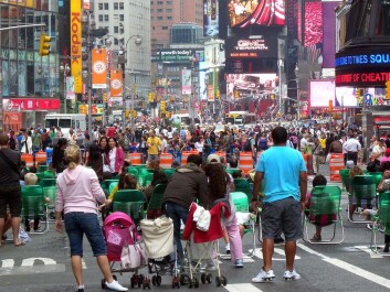 The streets round Times Square in New York were closed for traffic on Memorial Day at the end of May in 2009. People were handed out green folding chairs as a trial run. Today these have been replaced by permanent benches and the traffic has been banished. (Photo: Jim Henderson, Wikimedia Commons) The streets round Times Square in New York were closed for traffic on Memorial Day at the end of May in 2009. People were handed out green folding chairs as a trial run. Today these have been replaced by permanent benches and the traffic has been banished. (Photo: Jim Henderson, Wikimedia Commons)