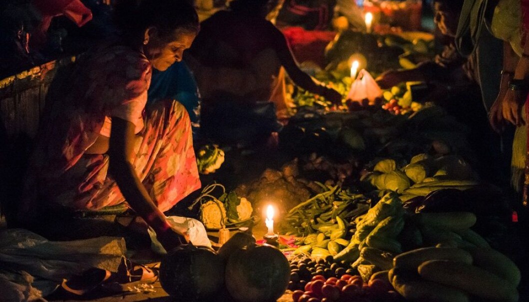 Selling fruit and vegetables in Kathmandu by candle light: Power cuts are common in Nepal. (Photo: Kiril Rusev, flickr) Selling fruit and vegetables in Kathmandu by candle light: Power cuts are common in Nepal. (Photo: Kiril Rusev, flickr)