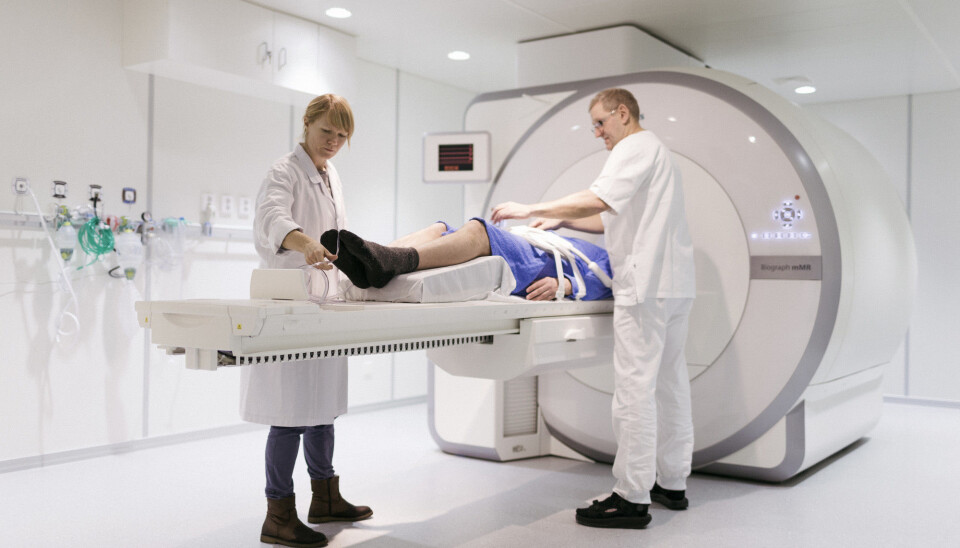 Prostate cancer is the most common type of cancer in men, with more than 4000 cases diagnosed in Norway every year. The photo shows researcher Live Eikenes from NTNU and radiographer Per Arvid Steen from St. Olavs Hospital with the PET MRI machine that is being used in the study. (Photo: Geir Mogen, NTNU)