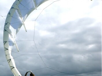 Kitemill’s tests of ordinary sports kites have shown they can have 4.5 tonnes of pulling power. Modern sports versions can take kiters up to speeds of 100 kilometres per hour or loft them 15 metres into the air. Such kites are made of durable materials and can have a surface area of up to 20 square metres. In a few years Norway could have whole parks of large kits producing energy. (Photo: Kitemill) Kitemill’s tests of ordinary sports kites have shown they can have 4.5 tonnes of pulling power. Modern sports versions can take kiters up to speeds of 100 kilometres per hour or loft them 15 metres into the air. Such kites are made of durable materials and can have a surface area of up to 20 square metres. In a few years Norway could have whole parks of large kits producing energy. (Photo: Kitemill)