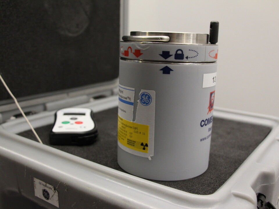 Time really is money when it comes to the use of the radioactive tracer called 1-amino-3-fluorine 18-fluorocyclobutane-1-carboxylic acid. One dose costs NOK 30 000. (Photo: Anne Sliper Midling)