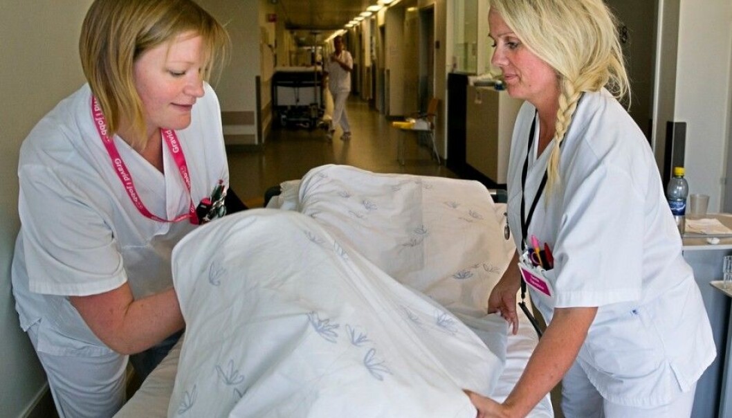 Student nurses are more aware of the role of research and how to assess it critically than students studying other professions, even though their teachers are no more involved in research than other college faculty staff. (Photo: Jan Petter Lynau, Scanpix) Student nurses are more aware of the role of research and how to assess it critically than students studying other professions, even though their teachers are no more involved in research than other college faculty staff. (Photo: Jan Petter Lynau, Scanpix)