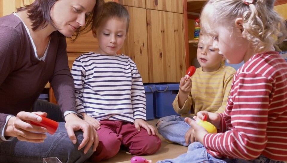 In open day care centres, a parent or guardian attends along with the child. As participation is fully voluntary, attendance varies from day to day. No monthly fee is paid for enrolment, but parents often have to pay a few Norwegian kroner per visit.  (Illustrative photo: Colourbox)