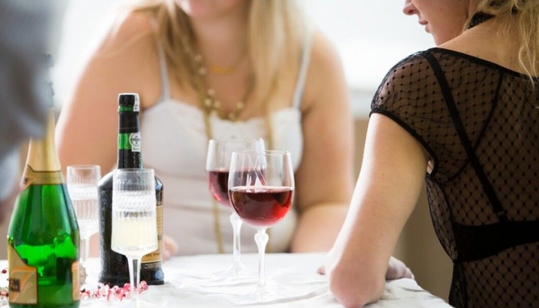 Certainly, young people who get drunk face a number of perils. But as for the risk of alcoholism, what happens as a young adult packs more of a wallop than teenage excesses. (Photo: Colorbox) Certainly, young people who get drunk face a number of perils. But as for the risk of alcoholism, what happens as a young adult packs more of a wallop than teenage excesses. (Photo: Colorbox)
