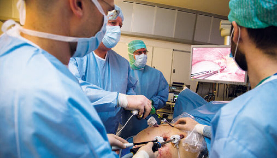 nstead of cutting open the abdomen, the surgeon makes four small holes. He can then use trocars, which are stiff tubes, to insert his instruments and a camera. One hole is for the video camera. Through the other holes, the surgeon can introduce a forceps, an instrument, a scalpel or other implements needed to cut the liver loose. (Photo: Yngve Vogt)