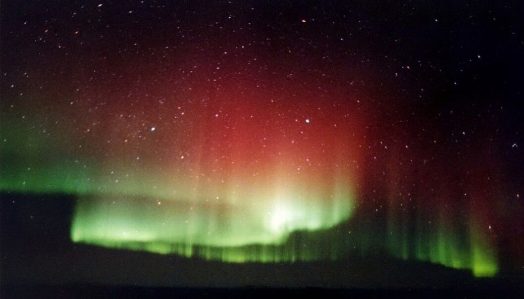 The Aurora Borealis, or Northern Lights, are caused when eruptions from the Sun stream into the Earth’s magnetic field and the charged solar particles collide with molecules high in our atmosphere. The reddish light at the top comes from collisions with oxygen atoms high up. The green light, which has a shorter wavelength, is produced closer to the Earth’s surface, where the solar electrons have accelerated and slammed into atmospheric particles with greater energy. (Photo: TheBrockenInaGlory, Wikimedia Commons, GNU Free Documentation License) The Aurora Borealis, or Northern Lights, are caused when eruptions from the Sun stream into the Earth’s magnetic field and the charged solar particles collide with molecules high in our atmosphere. The reddish light at the top comes from collisions with oxygen atoms high up. The green light, which has a shorter wavelength, is produced closer to the Earth’s surface, where the solar electrons have accelerated and slammed into atmospheric particles with greater energy. (Photo: TheBrockenInaGlory, Wikimedia Commons, GNU Free Documentation License)