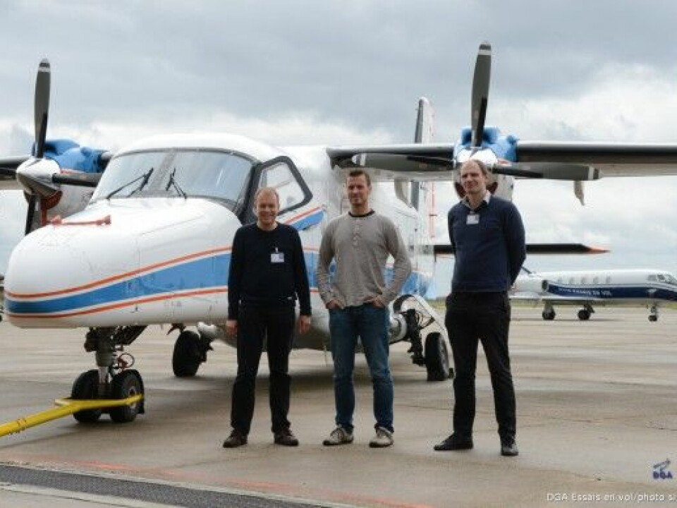 In September 2013 a newly developed hyperspectral camera was flown over
Bordeaux. From left Torbjørn Skauli (FFI), Trond Løke and Søren Blaaberg (NEO).
(Photo: DGA )