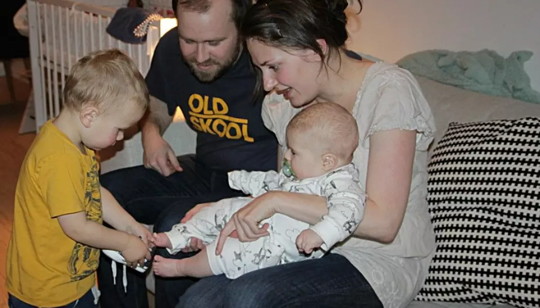For Ida Stigum and Henrik Fagerholt, children are the most important thing in life. Henrik Fagerholt has a solid income, but the pair does not think that financial factors played a decisive part when they decided to have children. Here they are with their sons, Sebastian (left) and Tobias (right). (Photo: Eva Beate Strømsted)