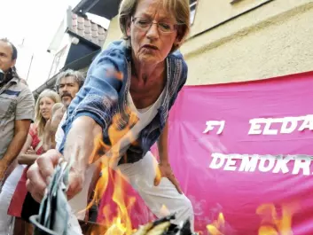 The Swedish equal rights debate is demonstratively hotter than the discourse in Norway. In 2010 Fi leader Gudrun Schyman burned SEK 100,000 [$13,000] on a barbecue to protest wage disparity based on gender in Sweden. (Photo: Jan Erik Henriksson/ Scanpix) 