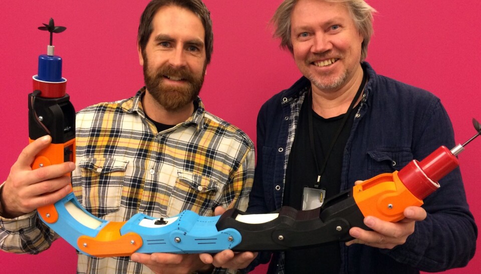 SINTEF-scientist Gorm Johansen (right) and Fredrik Lund from Inventas with the new robot. (Photo: Inventas)