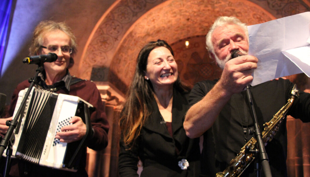 NTNU held a celebration for newly named Nobel Laureates May-Britt and Edvard Moser in October. Here, May-Britt listens with delight as NTNU musicians Henning Sommero (left) and John Pål Inderberg perform. The performance was what inspired the music video. (Photo: Nancy Bazilchuk, NTNU) NTNU held a celebration for newly named Nobel Laureates May-Britt and Edvard Moser in October. Here, May-Britt listens with delight as NTNU musicians Henning Sommero (left) and John Pål Inderberg perform. The performance was what inspired the music video. (Photo: Nancy Bazilchuk, NTNU)