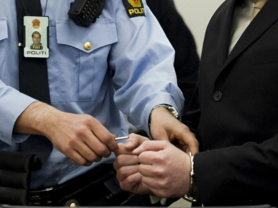16 April 2012. Police unlock handcuffs on Anders Behring Breivik on the first day of his trial in the Oslo Courthouse. (Photo: Heiko Junge / NTB Scanpix)