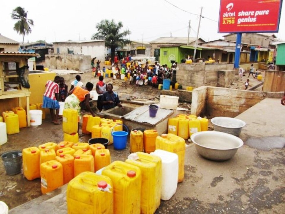 Standing in a queue to collect water in jerrycans is still part of everyday life for many people in Ghana. (Photo: CSIR)