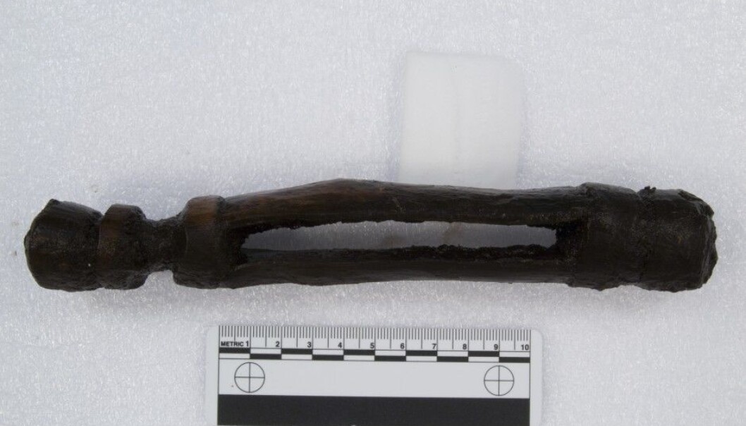 What is this tool? The archaeologists have no idea. (Photo: Trond Meling, Universitetet i Stavanger) What is this tool? The archaeologists have no idea. (Photo: Trond Meling, Universitetet i Stavanger)
